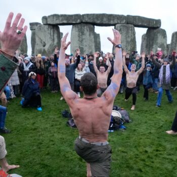 Thousands meet at Stonehenge to celebrate winter solstice