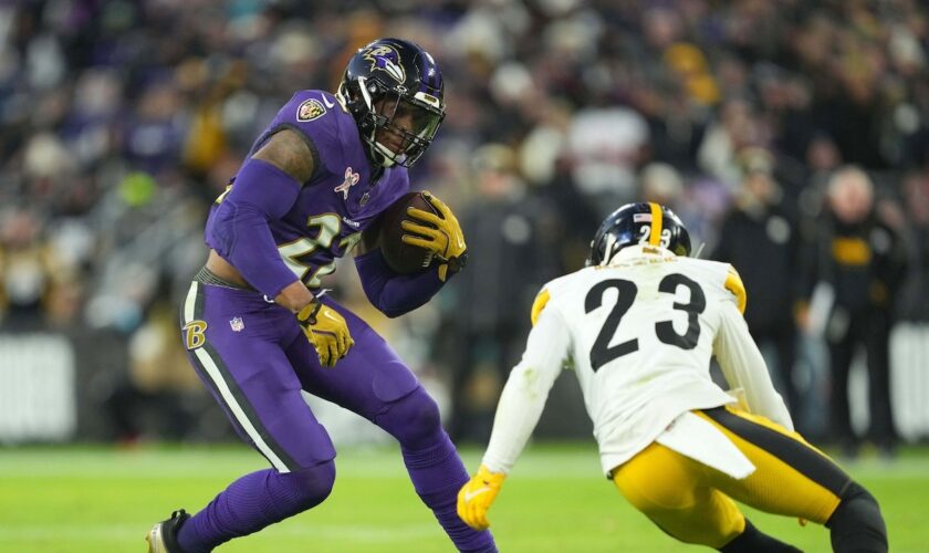 Ravens take down Steelers to keep AFC North race open