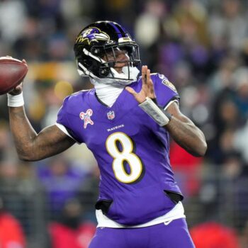 Baltimore Ravens lock in play-off berth with 34-17 win over Pittsburgh Steelers