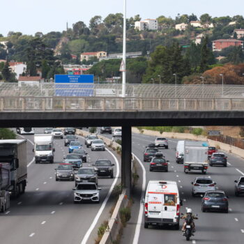 Cette pratique très courante sur les routes sera interdite dès le 1er janvier – attention aux amendes