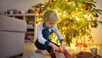 24 au soir ou 25 au matin ? Cette date est la meilleure pour offrir les cadeaux de Noël aux enfants, et voici pourquoi