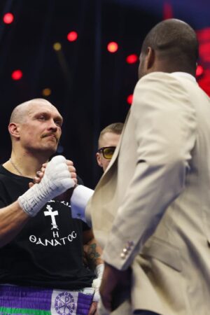 Daniel Dubois interrupts Oleksandr Usyk celebration to demand ‘revenge’