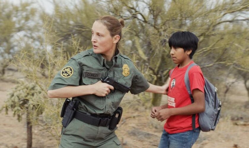 « The Wall » : Vicky Krieps, garde-frontière suprémaciste dans un drame sur l’immigration clandestine aux USA