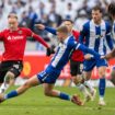 Hertha-Spieler fliegt vom Platz, weil der Schiedsrichter seine Geste missversteht