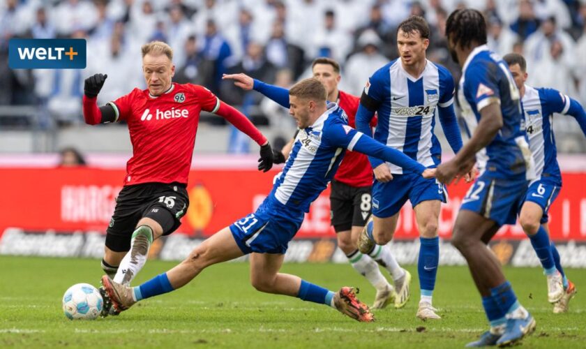 Hertha-Spieler fliegt vom Platz, weil der Schiedsrichter seine Geste missversteht