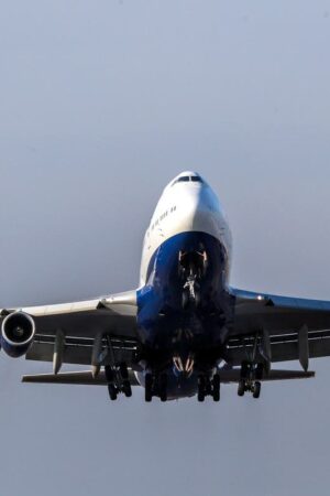 Watch live: Planes struggle to land in strong winds at London’s Heathrow Airport