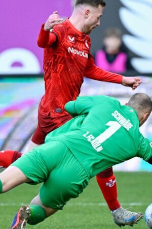 Der 1. FC Kaiserslautern hat das Topspiel gegen den 1. FC Köln verloren. Foto: Uwe Anspach/dpa