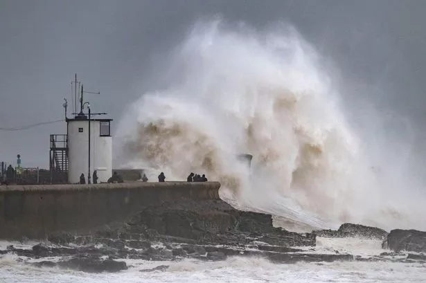 Christmas getaway chaos as brutal 75mph winds forecast in UK weather warnings