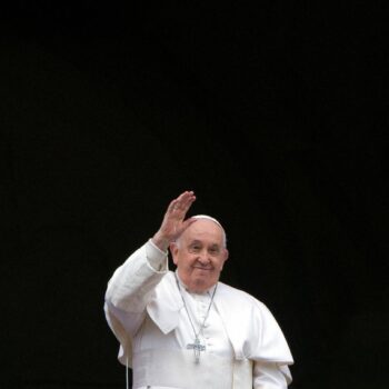 Papst Franziskus auf dem Balkon des Petersdoms