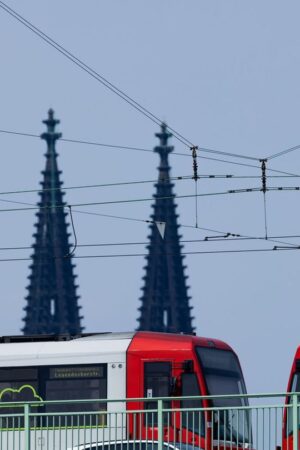 Nach einer Störung am Ebertplatz waren für mehrere Stunden nur Ersatzbusse auf zahlreichen Linien der Kölner Stadtbahn unterwegs