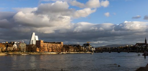 Basel: Höhere Parkgebühren nach Fahrzeuglänge ab 2025