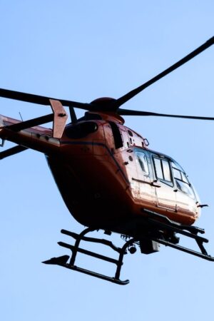 Ein schwer verletzter Autofahrer wurde per Rettungshubschrauber ins Krankenhaus gebracht (Archivbild) Foto: Julian Stratenschult