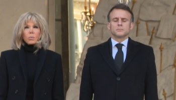 Mayotte : les images de la minute de silence en hommage aux victimes du cyclone Chido