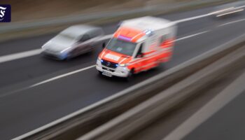 Frankfurter Kreuz: Frau wird auf Autobahn aus Auto geschleudert