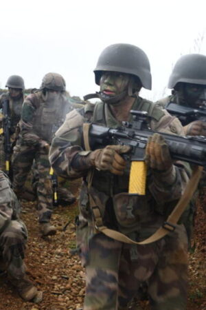 En images : reportage dans les tranchées où l’armée française forme ses futurs fantassins