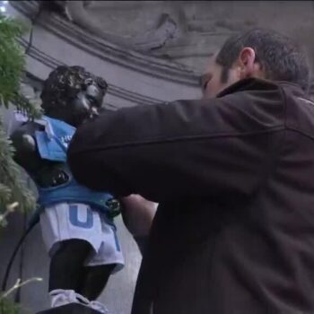 Belgique : l'insolite garde-robe de la statue du Manneken-Pis