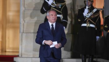 Gouvernement Bayrou : Valls aux Outre-mer, Darmanin à la Justice, Borne à l’Education… La liste complète des ministres