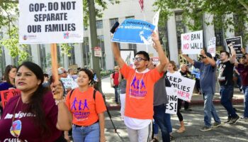 Des manifestants protestent contre la politique de "tolérance zéro" à l'immigration illégale de l'administration Trump, le 26 juin 2018 à Los Angeles (Californie, ouest)