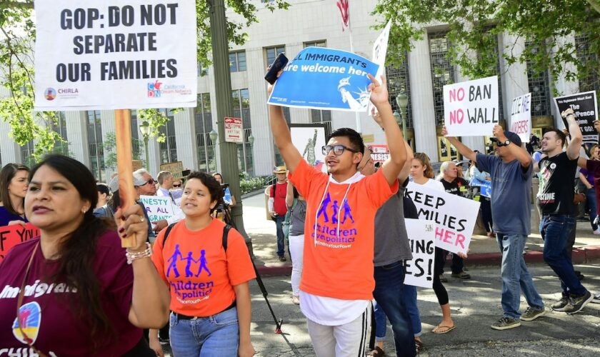 Des manifestants protestent contre la politique de "tolérance zéro" à l'immigration illégale de l'administration Trump, le 26 juin 2018 à Los Angeles (Californie, ouest)