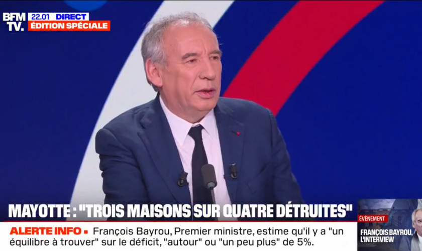 Mayotte : François Bayrou ne croit pas aux « chiffres terrifiants » du bilan après le passage du cyclone Chido