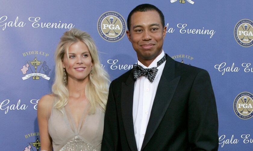 Tiger Woods, ex-wife Elin Nordegren share hug following golf tournament