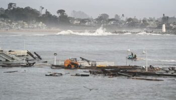 Sturm in Kalifornien: In Santa Cruz stürzt eine Seebrücke ein und schwimmt davon