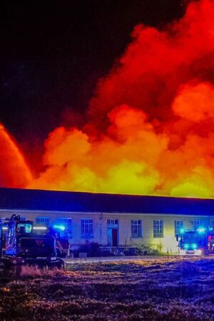 Die Feuerwehr ist in Wendlingen im Einsatz. Foto: Kaczor/SDMG/dpa