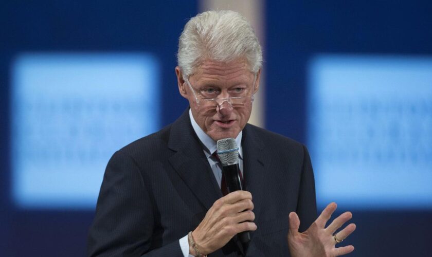 Bill Clinton hospitalisé « après avoir contracté une fièvre », son entourage est rassurant