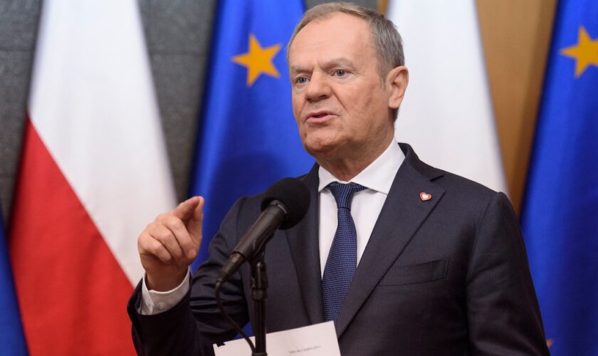 Le Premier ministre polonais Donald Tusk, lors d'une conférence de presse avant son départ pour Bruxelles, le 18 décembre 2024.