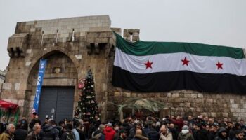 Syrien: Christen demonstrieren nach Verbrennung von Weihnachtsbaum