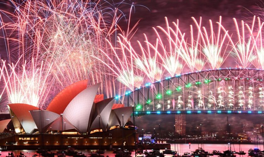 Das Mega-Feuerwerk vor der ikonischen Kulisse der Harbour Bridge und des Opernhauses ist weltberühmt. Foto: Dan Himbrechts/AAP/d