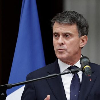 Manuel Valls promet de faire de Mayotte « sa priorité » et annonce une visite prochaine