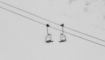 Hautes-Alpes : 240 skieurs évacués d’un télésiège en panne à l’aide d’un hélicoptère