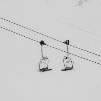 Hautes-Alpes : 240 skieurs évacués d’un télésiège en panne à l’aide d’un hélicoptère