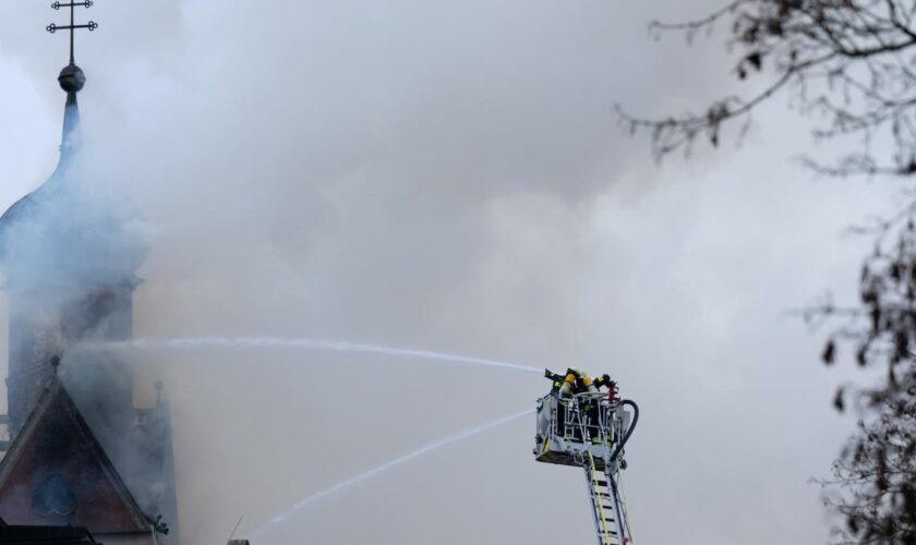 Feuer in Münchner Seniorenheim – Einsatzkräfte melden sieben Verletzte