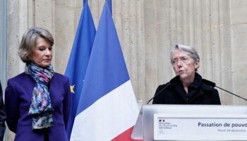 Elisabeth Borne appelle à « trouver la voie de la stabilité institutionnelle »