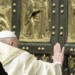 Heiliges Jahr 2025: Papst Franziskus öffnet Heilige Pforte des Petersdoms