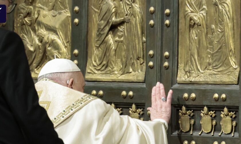 Heiliges Jahr 2025: Papst Franziskus öffnet Heilige Pforte des Petersdoms