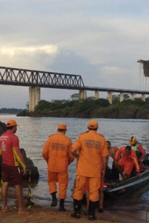 Quatre morts dans l’effondrement d’un pont au Brésil, une pollution à l’acide sulfurique redoutée