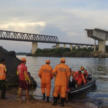 Quatre morts dans l’effondrement d’un pont au Brésil, une pollution à l’acide sulfurique redoutée