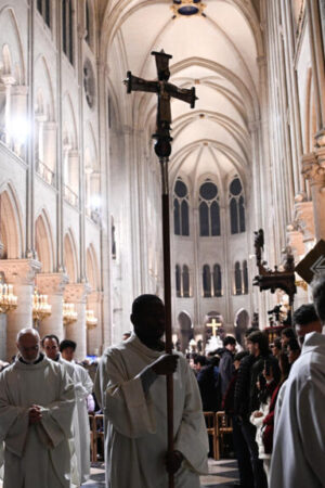 À Notre-Dame de Paris, les premières messes de Noël depuis l'incendie