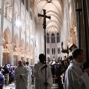 À Notre-Dame de Paris, les premières messes de Noël depuis l'incendie