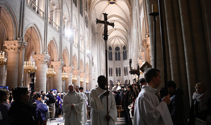 À Notre-Dame de Paris, les premières messes de Noël depuis l'incendie