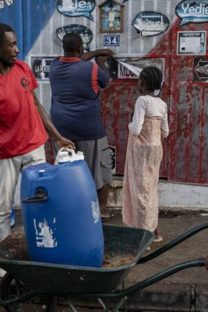 « En ne voyant aucune aide arriver, nous avons pris les devants » : à Mayotte, un deuil national passé presque inaperçu et une solidarité qui s’organise