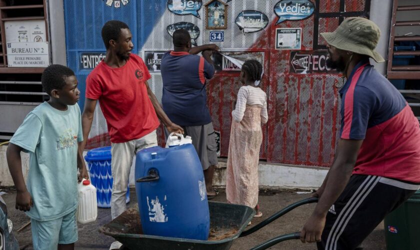 « En ne voyant aucune aide arriver, nous avons pris les devants » : à Mayotte, un deuil national passé presque inaperçu et une solidarité qui s’organise