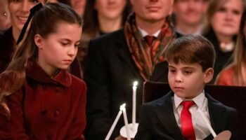 Princess Charlotte's hidden gesture in Christmas card photo shows true feelings on Kate's cancer journey