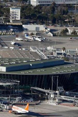 À l’aéroport de Nice, un SDF réussit à s’introduire sur la piste... par le tapis à bagages