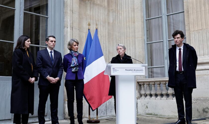 Passations, feuilles de route... Les ministres du gouvernement Bayrou prennent leurs fonctions