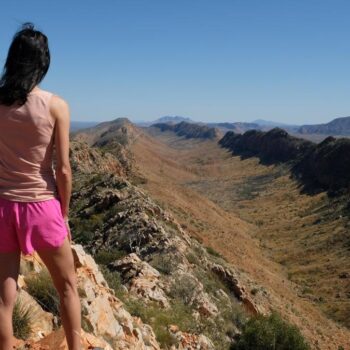 Dieser Wanderweg führt durch das Herz Australiens