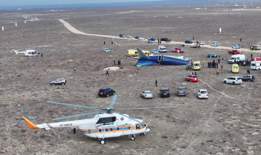 Azerbaijan Airlines: Passagierflugzeug in Kasachstan abgestürzt